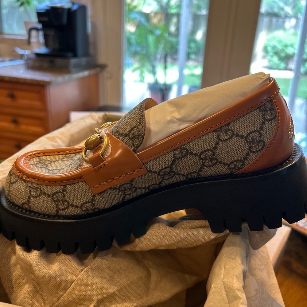 Gucci Women's Brown and Tan Patterned Loafers